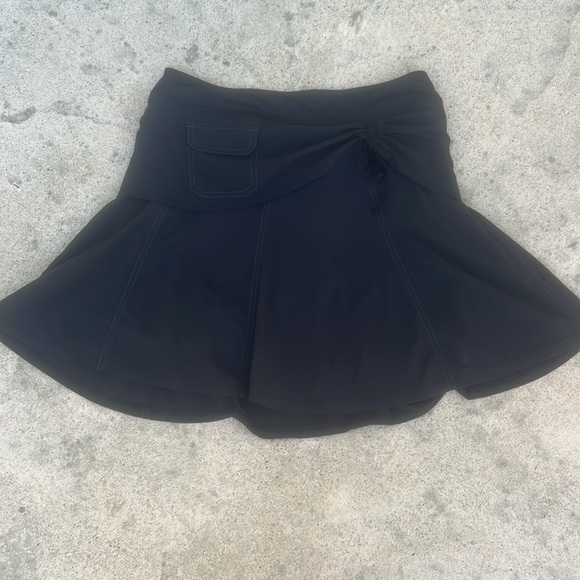 Athleta Wherever Black Outdoor Hiking Skort Women's Size 6 - Picture 2 of 10